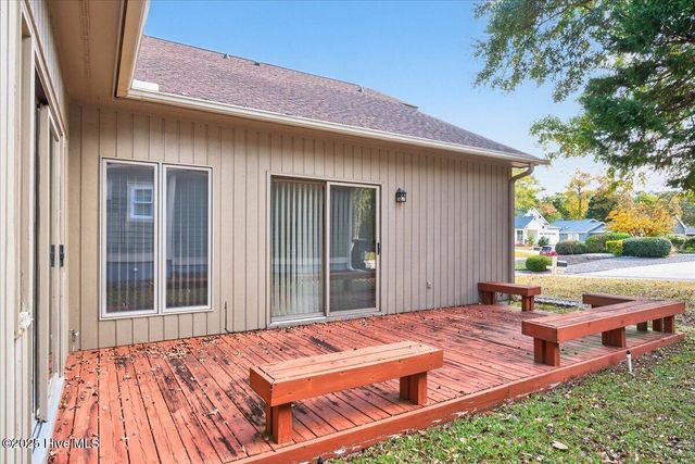 1618 Woodland Court SW, Ocean Isle Beach, NC 28469