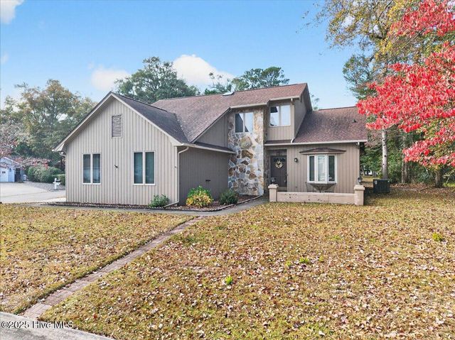 1618 Woodland Court SW, Ocean Isle Beach, NC 28469