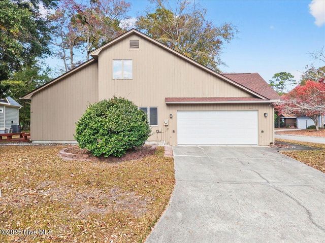 1618 Woodland Court SW, Ocean Isle Beach, NC 28469
