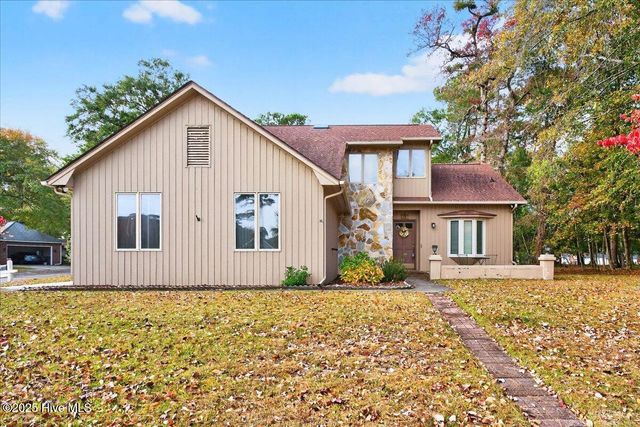 1618 Woodland Court SW, Ocean Isle Beach, NC 28469