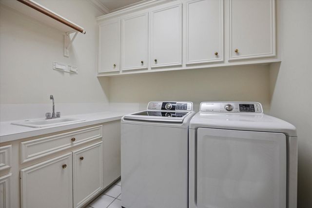 435 Prestwick Court, Houston, TX 77057