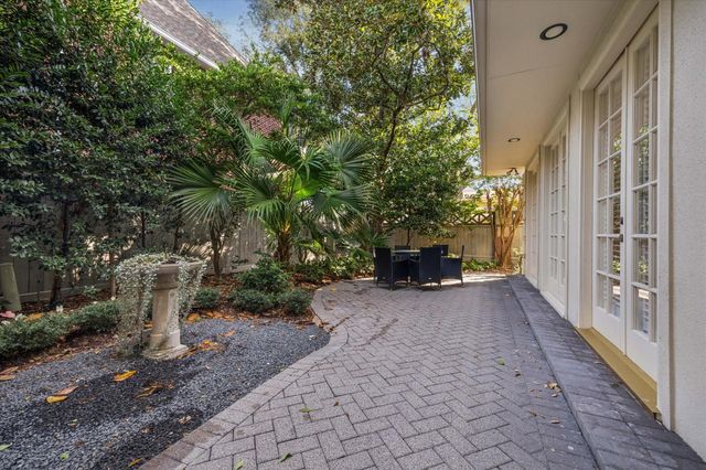 435 Prestwick Court, Houston, TX 77057