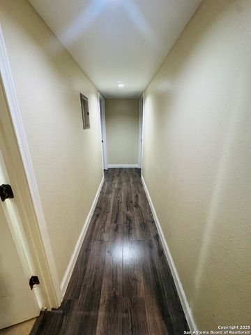 335 Pinewood Lane, San Antonio, TX 78216