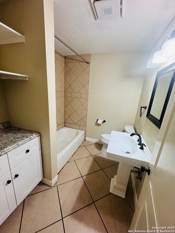 335 Pinewood Lane, San Antonio, TX 78216
