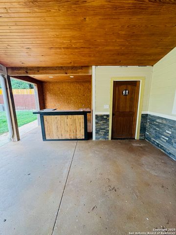 335 Pinewood Lane, San Antonio, TX 78216