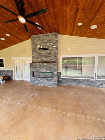 335 Pinewood Lane, San Antonio, TX 78216