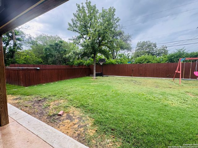 335 Pinewood Lane, San Antonio, TX 78216