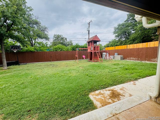 335 Pinewood Lane, San Antonio, TX 78216
