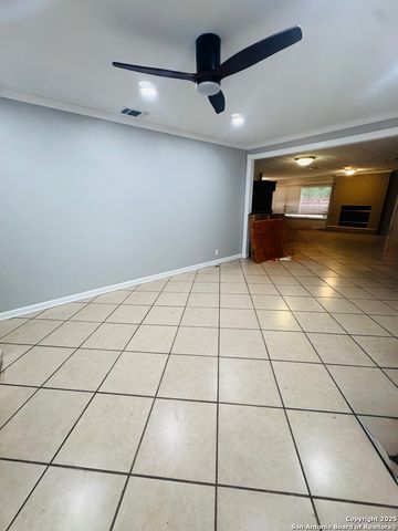 335 Pinewood Lane, San Antonio, TX 78216