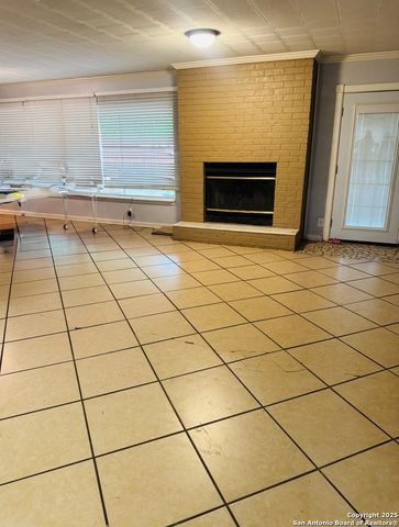 335 Pinewood Lane, San Antonio, TX 78216