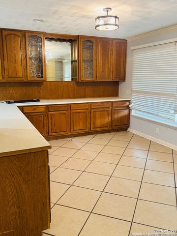 335 Pinewood Lane, San Antonio, TX 78216
