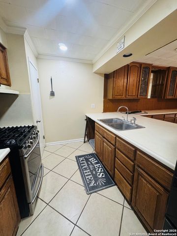 335 Pinewood Lane, San Antonio, TX 78216
