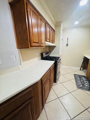 335 Pinewood Lane, San Antonio, TX 78216