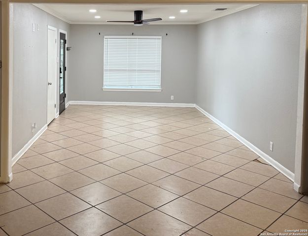 335 Pinewood Lane, San Antonio, TX 78216