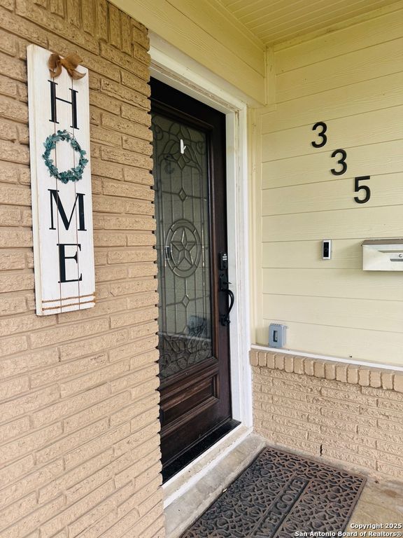 335 Pinewood Lane, San Antonio, TX 78216