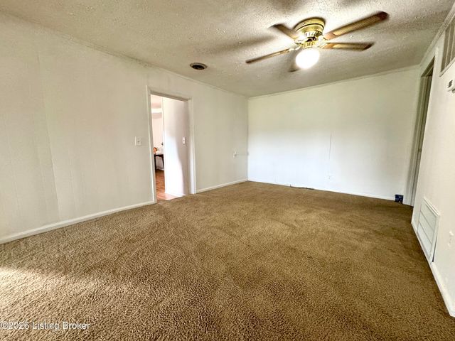 7520 Saint Andrews Church Rd, Louisville, KY 40214