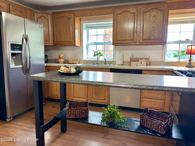 7520 Saint Andrews Church Rd, Louisville, KY 40214