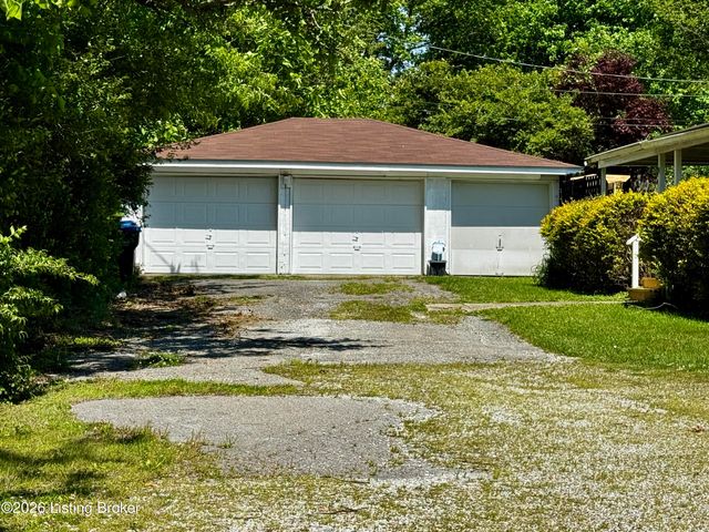 7520 Saint Andrews Church Rd, Louisville, KY 40214
