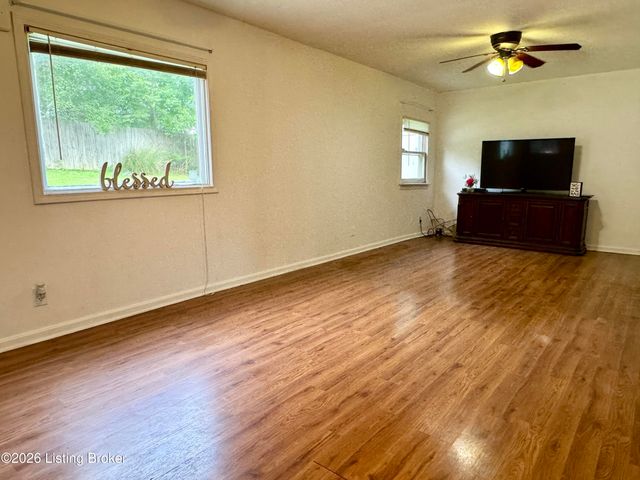 7520 Saint Andrews Church Rd, Louisville, KY 40214