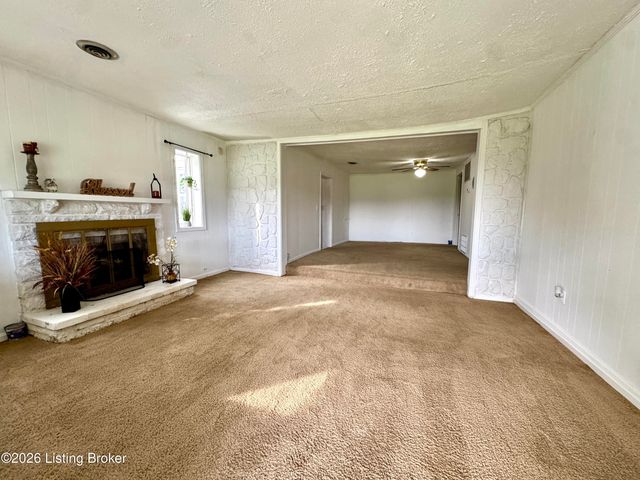 7520 Saint Andrews Church Rd, Louisville, KY 40214
