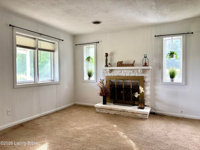 7520 Saint Andrews Church Rd, Louisville, KY 40214
