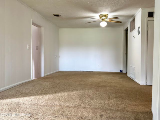 7520 Saint Andrews Church Rd, Louisville, KY 40214