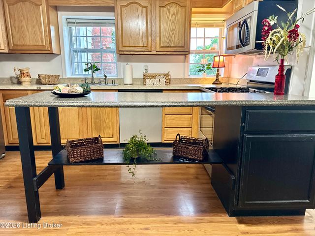 7520 Saint Andrews Church Rd, Louisville, KY 40214