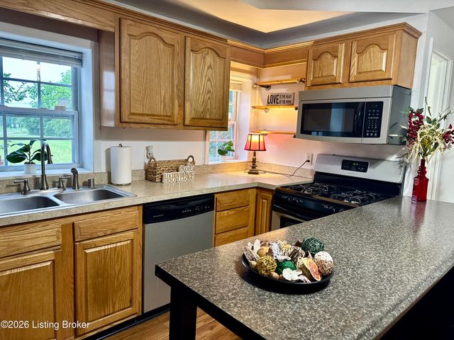 7520 Saint Andrews Church Rd, Louisville, KY 40214