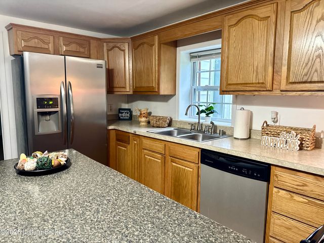 7520 Saint Andrews Church Rd, Louisville, KY 40214
