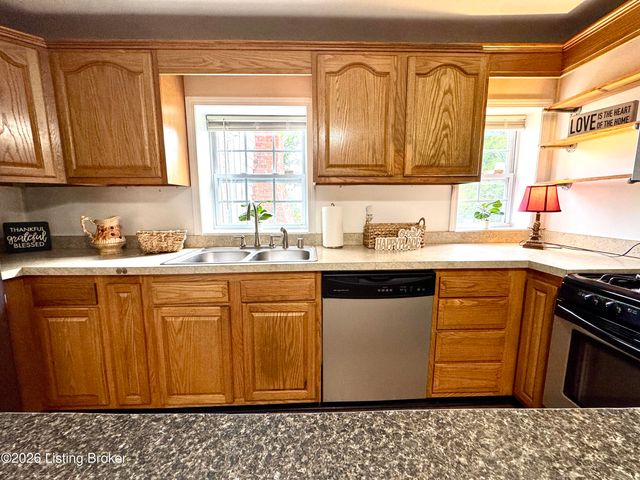 7520 Saint Andrews Church Rd, Louisville, KY 40214