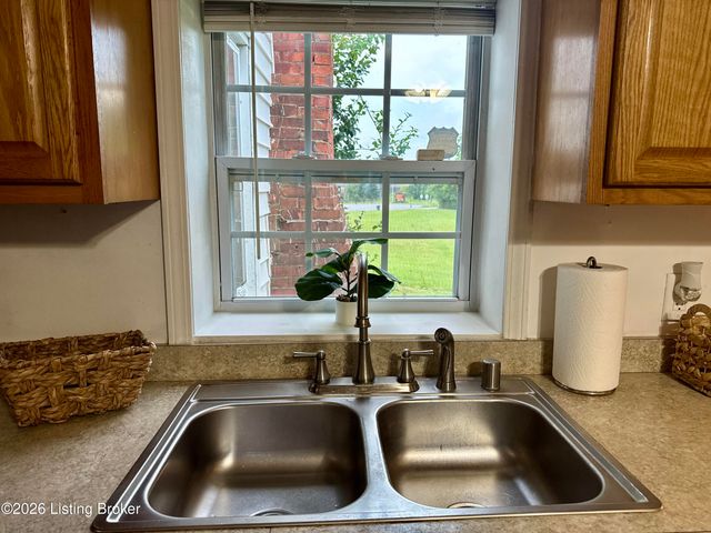 7520 Saint Andrews Church Rd, Louisville, KY 40214