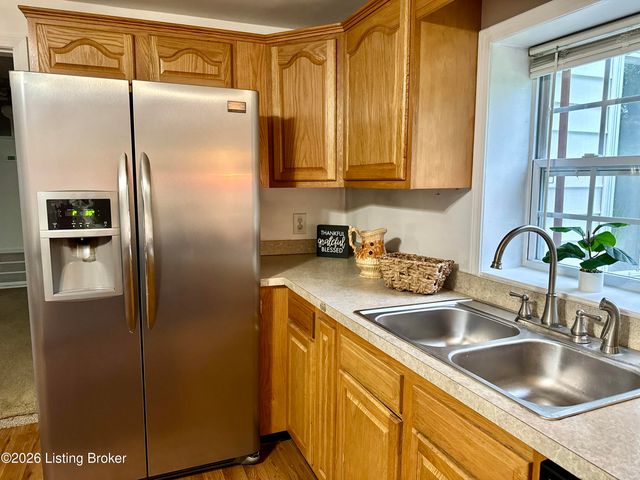 7520 Saint Andrews Church Rd, Louisville, KY 40214
