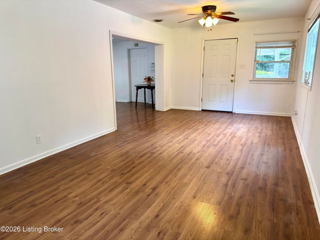 7520 Saint Andrews Church Rd, Louisville, KY 40214