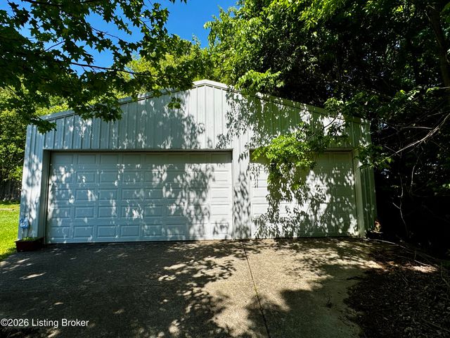 7520 Saint Andrews Church Rd, Louisville, KY 40214