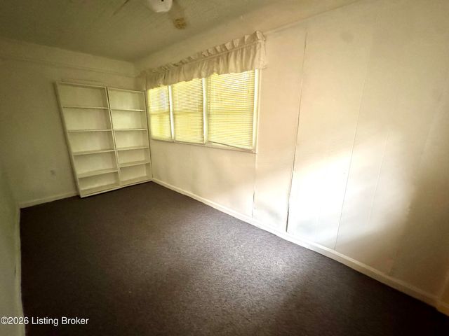 7520 Saint Andrews Church Rd, Louisville, KY 40214
