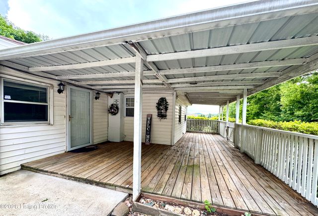 7520 Saint Andrews Church Rd, Louisville, KY 40214