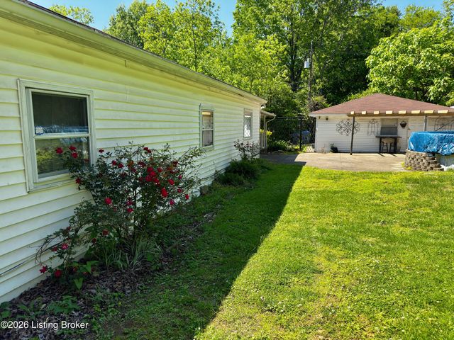 7520 Saint Andrews Church Rd, Louisville, KY 40214