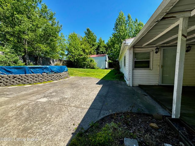 7520 Saint Andrews Church Rd, Louisville, KY 40214