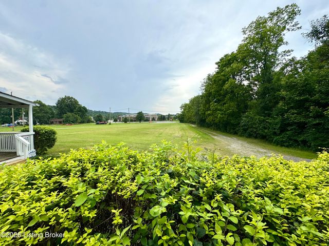7520 Saint Andrews Church Rd, Louisville, KY 40214