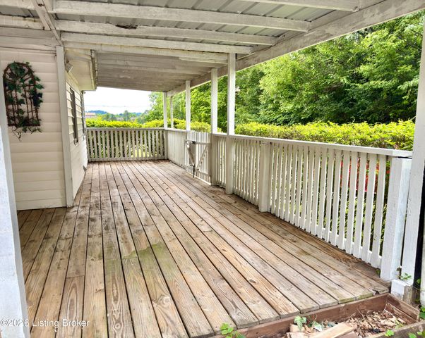 7520 Saint Andrews Church Rd, Louisville, KY 40214