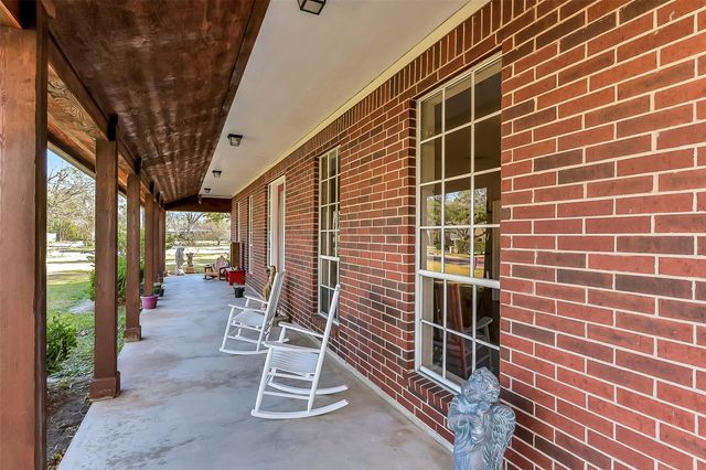 222 Quaker Drive, Friendswood, TX 77546