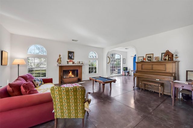 222 Quaker Drive, Friendswood, TX 77546