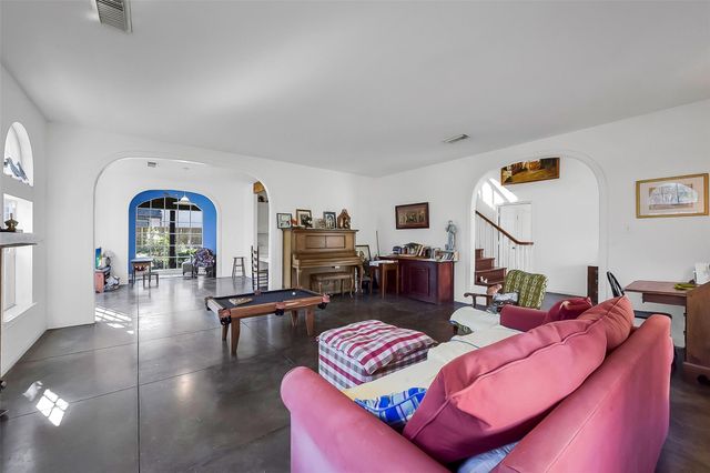 222 Quaker Drive, Friendswood, TX 77546