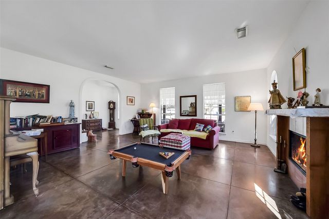 222 Quaker Drive, Friendswood, TX 77546