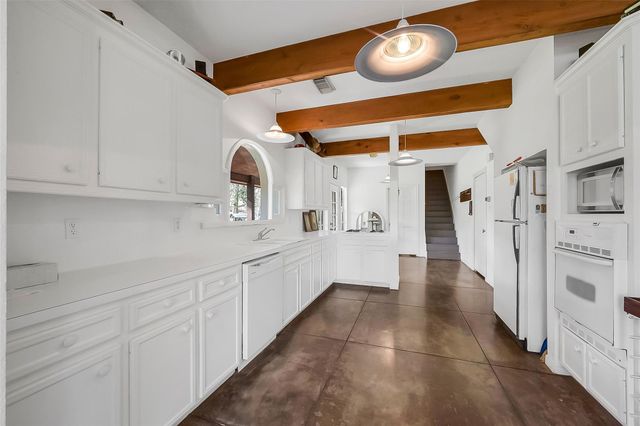 222 Quaker Drive, Friendswood, TX 77546