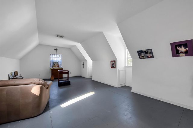 222 Quaker Drive, Friendswood, TX 77546