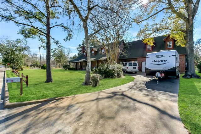 222 Quaker Drive, Friendswood, TX 77546