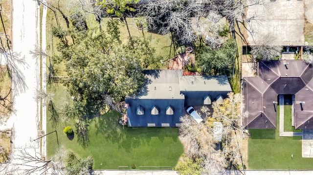 222 Quaker Drive, Friendswood, TX 77546