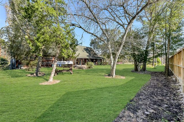 222 Quaker Drive, Friendswood, TX 77546