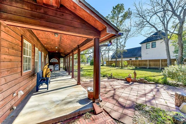 222 Quaker Drive, Friendswood, TX 77546